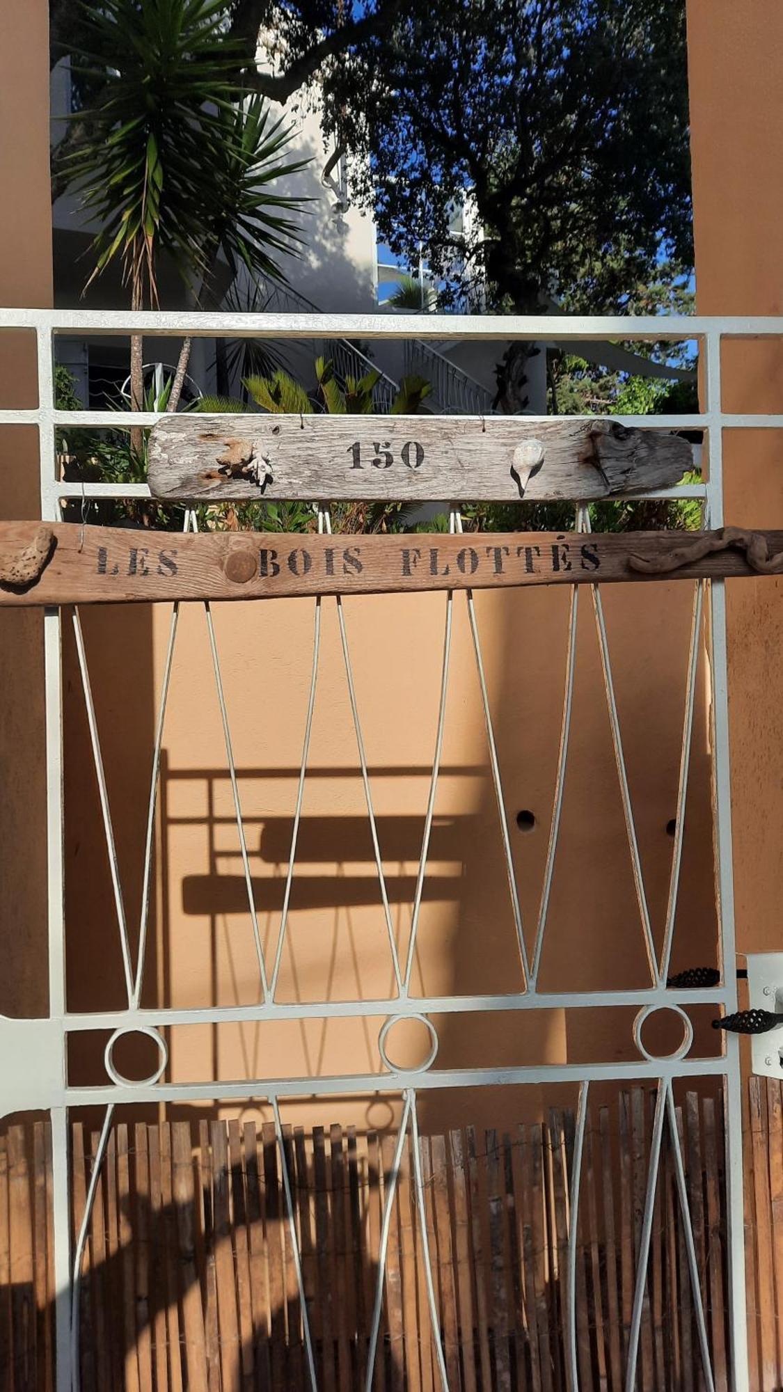 Les Bois Flottes . Plage De La Verne La Seyne-sur-Mer Buitenkant foto